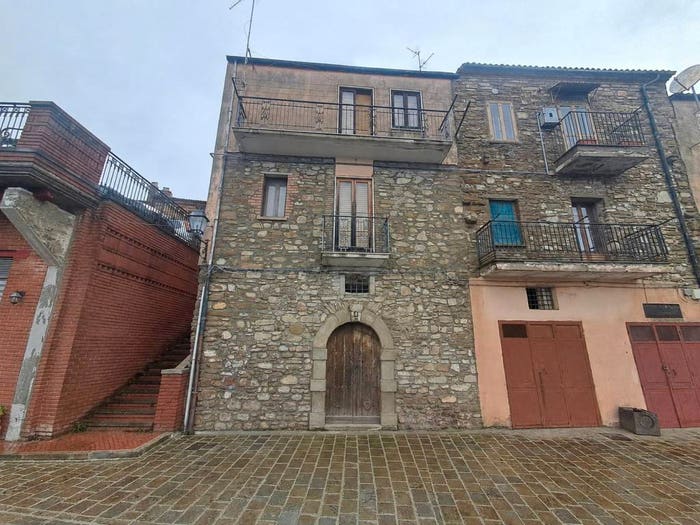 Casa trilocale in vendita in Via Garibaldi, Guardia Perticara