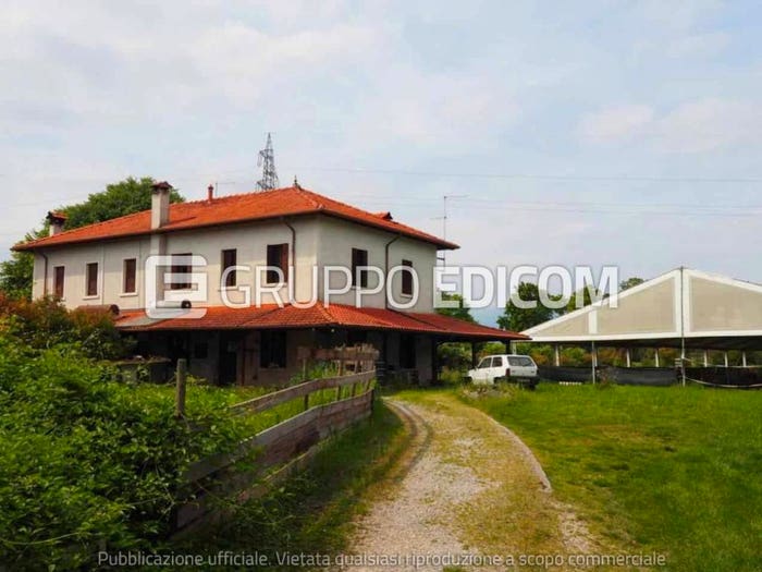 Appartamento con 6 locali in vendita in Frazione San Foca Via San Quirino, San Quirino