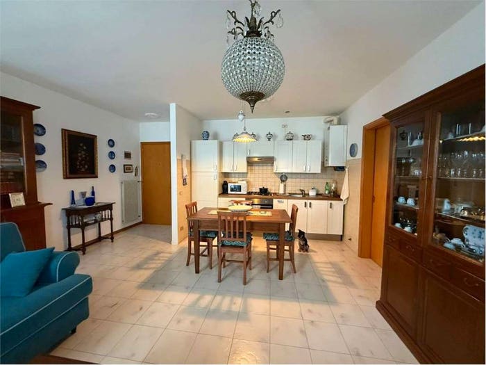 Appartamento quadrilocale in vendita in Via Roma, Centro, Montebelluna