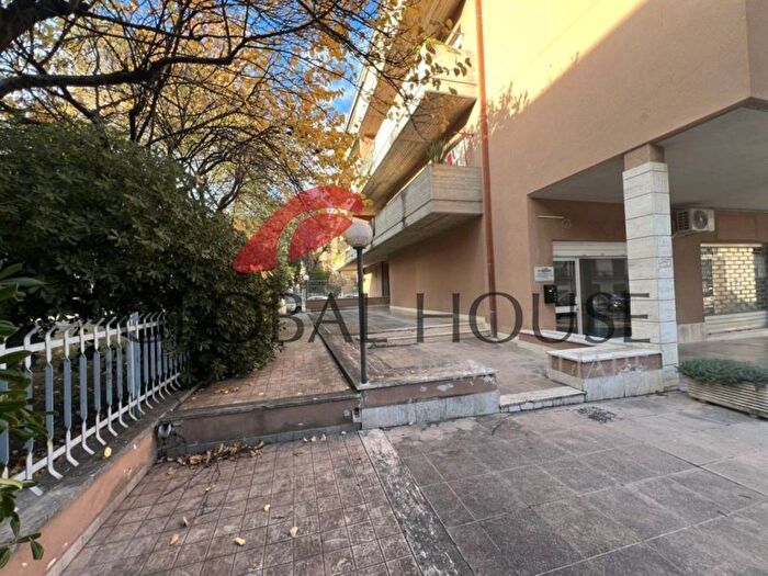 Appartamento con 6 locali in vendita in Via Alberto Pepe, Centro, Teramo