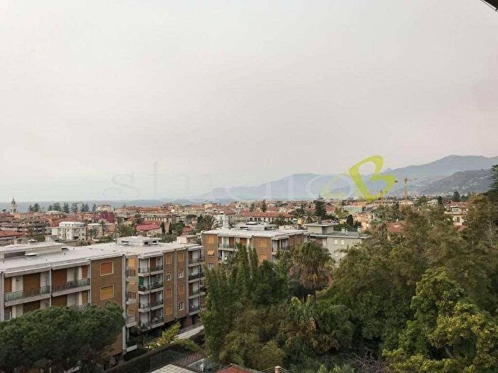Casa con 6 locali in vendita in Centro, Bordighera