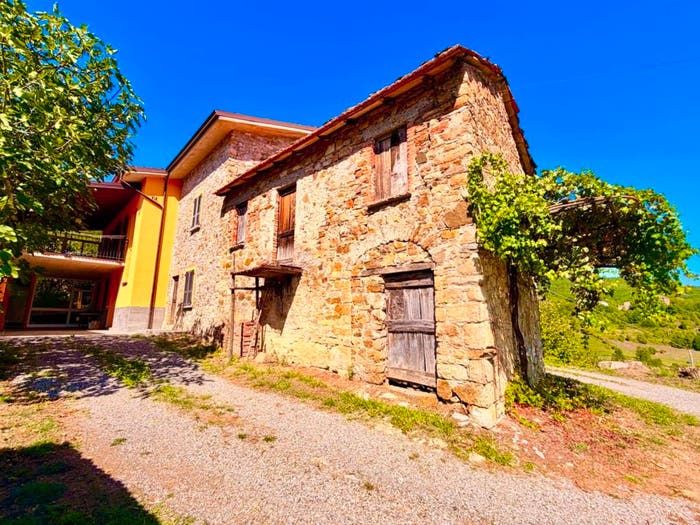 Casa con 6 locali in vendita in Località Costa, Corte Brugnatella