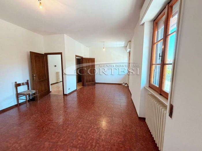 Casa con 6 locali in vendita in STRADA REGIONALE UMBRO CASENTINESE ROMAGNOLA, Rigutino, Arezzo