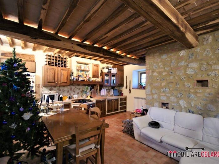 Casa quadrilocale in vendita in Casole d'Elsa