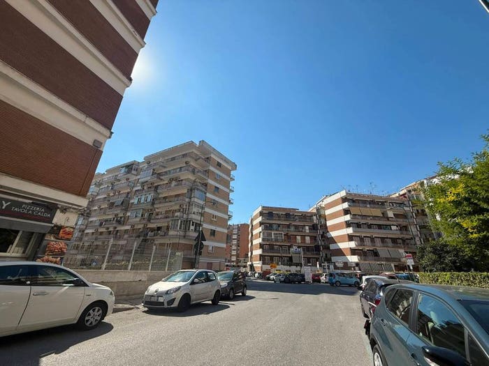 Appartamento trilocale in vendita in Via Beniamino Guidetti, Fuorigrotta, Napoli