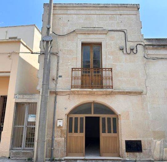Casa con 6 locali in vendita in Via Umberto I, Muro Leccese