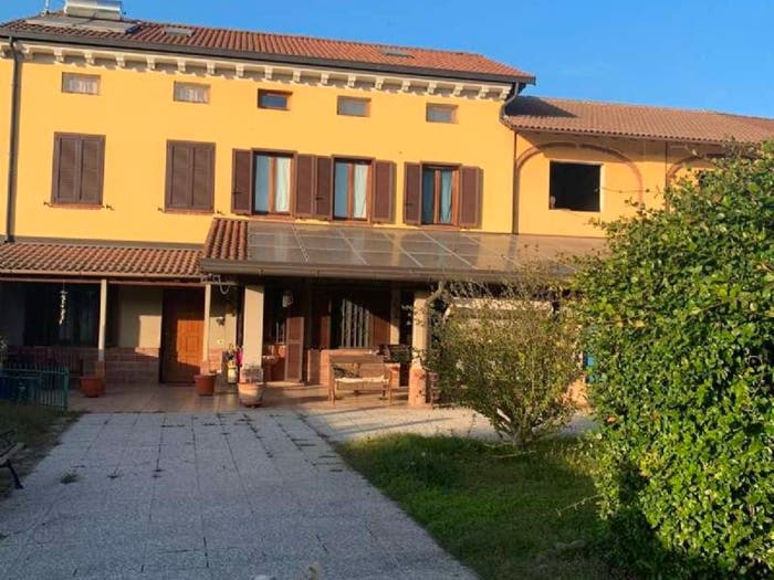 Casa con 6 locali in vendita in via Roma, Motta Dè Conti, Motta de' Conti