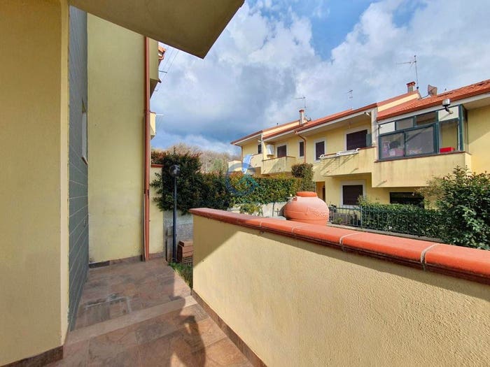 Casa con 6 locali in vendita in Via Padre Pietro da Settingiano, Settingiano