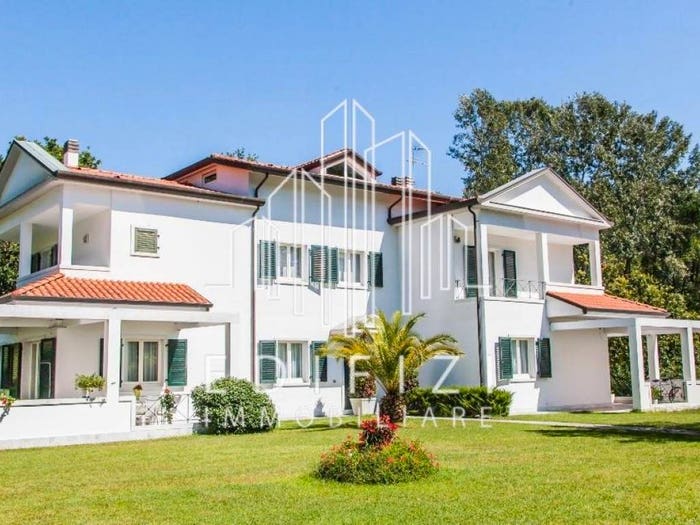 Casa con 6 locali in vendita in Via dei Fichi, Ronchi Poveromo, Massa