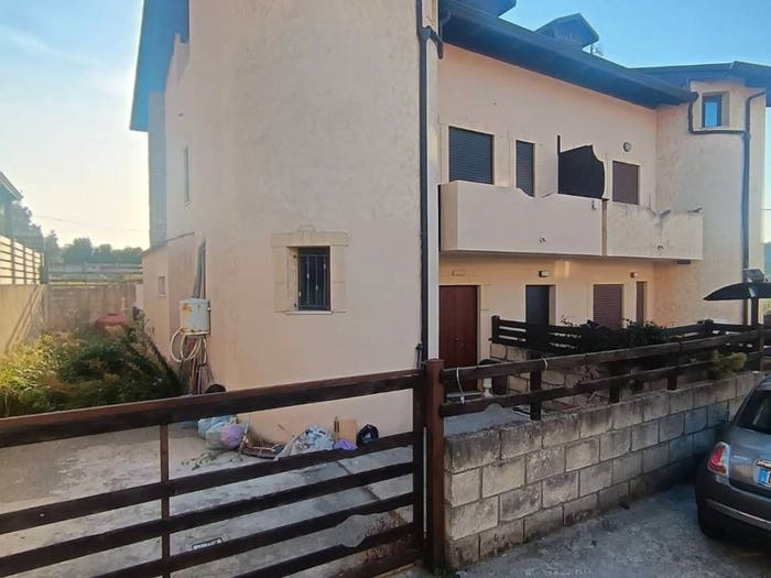 Casa con 6 locali in vendita in Via Madonna della Rocca, Settingiano