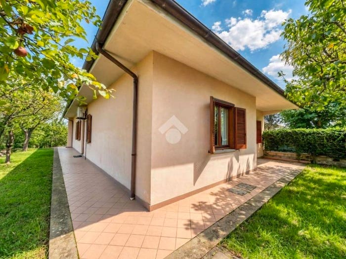 Casa quadrilocale in vendita in Via del Fontanile, Centro, Valentano