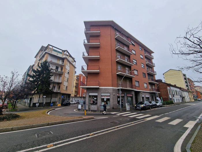 Appartamento con 6 locali in vendita in Via Cesare Battisti, Semicentro, Chieri