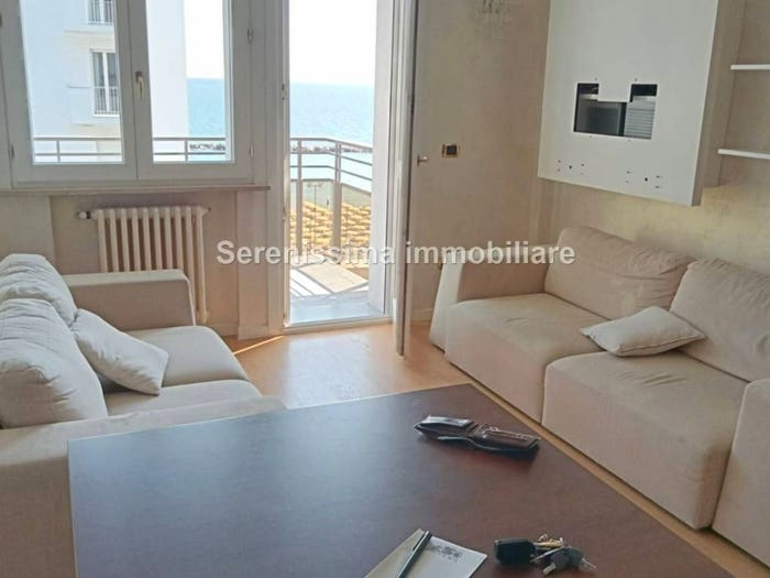 Appartamento con 5 locali in affitto in Viale Trento, Mare, Pesaro