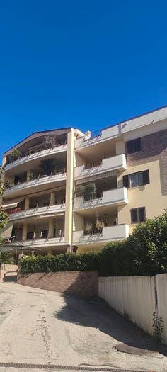 Appartamento trilocale in vendita in Via Silvio Gambini, Colleatterrato Alto, Teramo