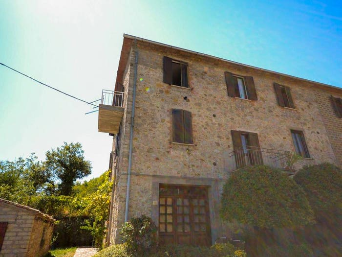 Appartamento con 6 locali in vendita in Via Olevole, Ficulle
