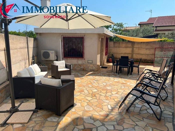 Appartamento trilocale in vendita in Viale Aprile, Marina Di Davoli, Davoli