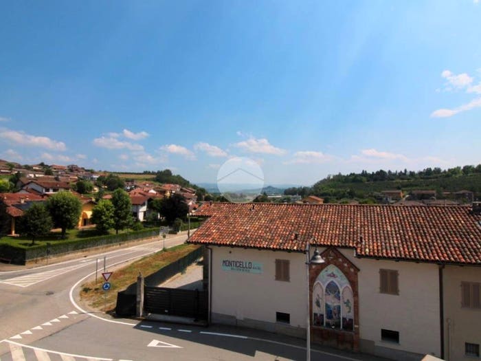Appartamento con 6 locali in vendita in Via mario nantiat, Borgo, Monticello d'Alba