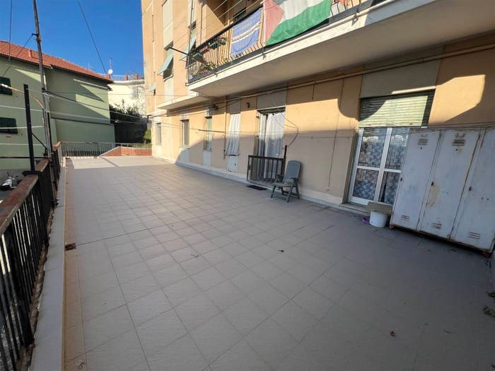 Appartamento con 6 locali in vendita in Rivarolo, Genova