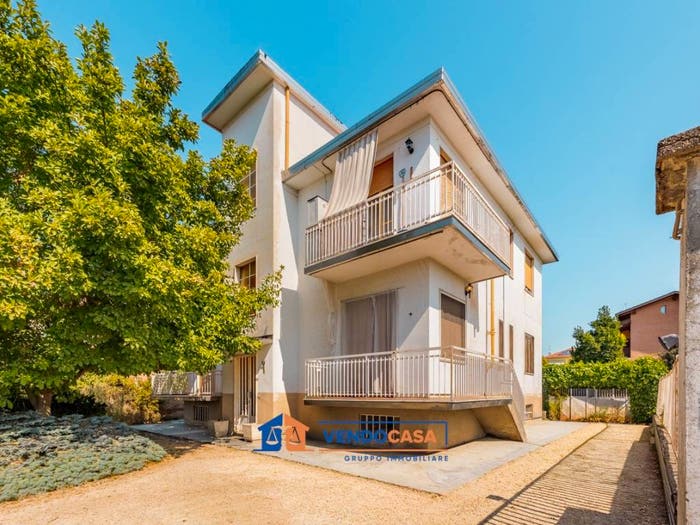 Casa con 6 locali in vendita in Via Morra di Lavriano, Villastellone