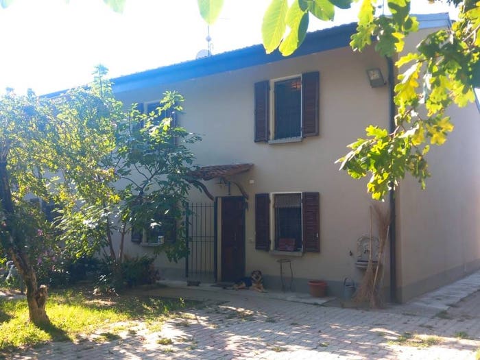 Casa con 6 locali in vendita in Via Cura Affaitati, Castelverde