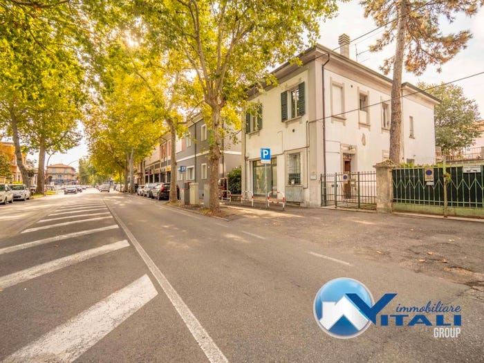 Casa con 6 locali in vendita in Viale Guglielmo Oberdan, Centro Urbano, Cesena