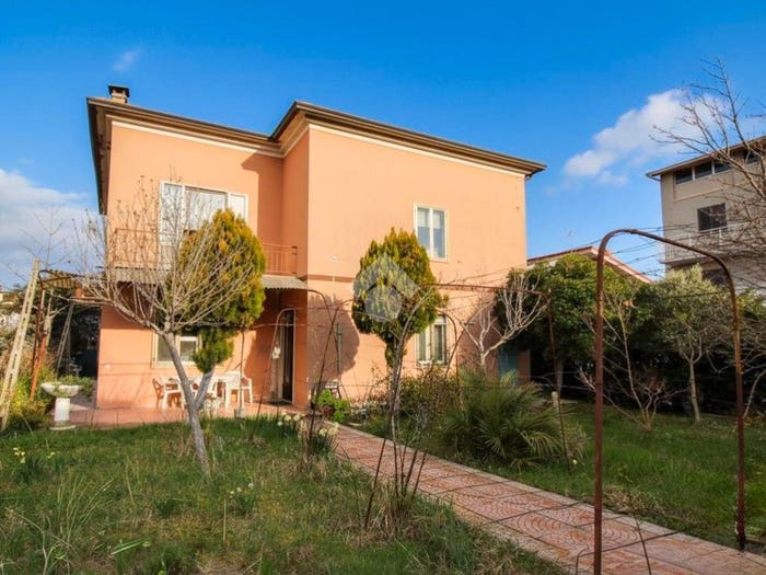 Casa con 6 locali in vendita in Via Filippo Mannocchi Tornabuoni, Centro, Fermo