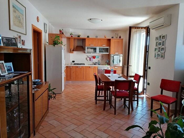 Appartamento con 5 locali in vendita in Urbino