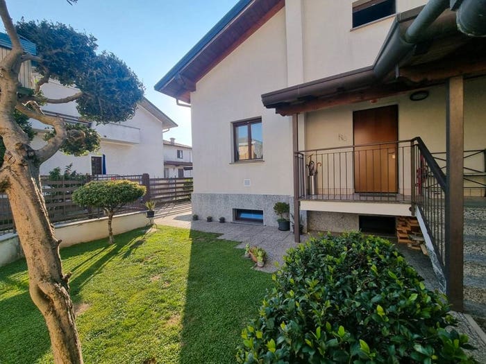 Casa trilocale in vendita in Via Carlo Poma, Centro, Limbiate