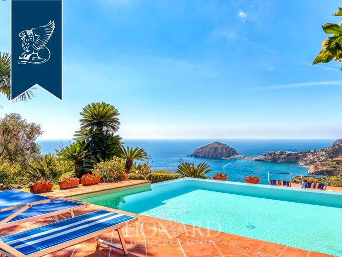 Casa con 6 locali in vendita in Barano d'Ischia