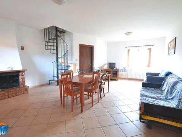 Appartamento trilocale in vendita in Via Valle Della Cerasa No Number, Centro, Rocca di Botte