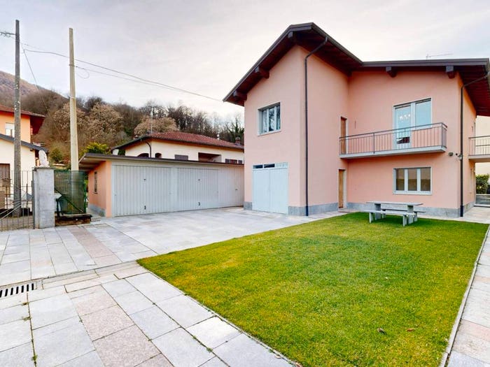 Casa quadrilocale in vendita in Via Bona, Centro, Lavena Ponte Tresa