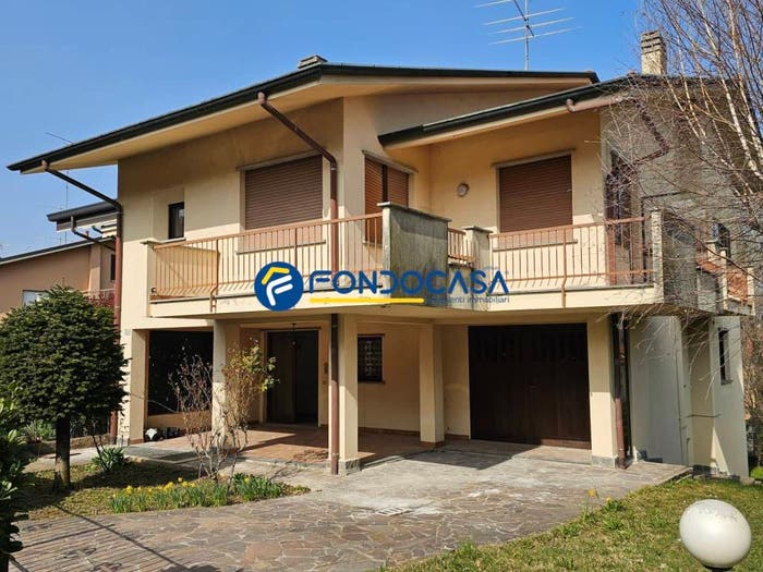 Casa con 6 locali in vendita in Via Leone XIII, Centro, Casatenovo