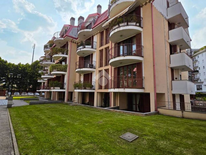 Appartamento trilocale in vendita in Via Angelo Curioni, Sciarè, Gallarate