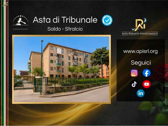 Appartamento quadrilocale in vendita in Viale IV Aprile, Capodichino, Napoli