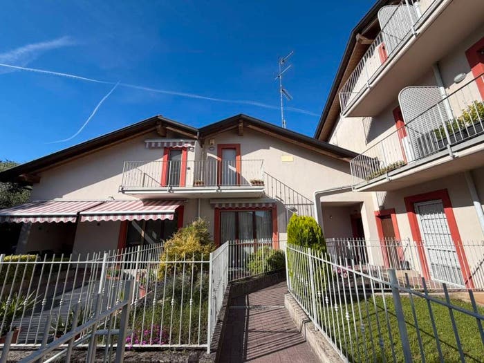 Appartamento trilocale in vendita in Viale Rimembranze, Verano Brianza