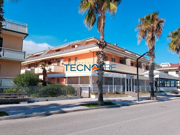 Appartamento trilocale in vendita in Lungomare Europa, Centro, Martinsicuro