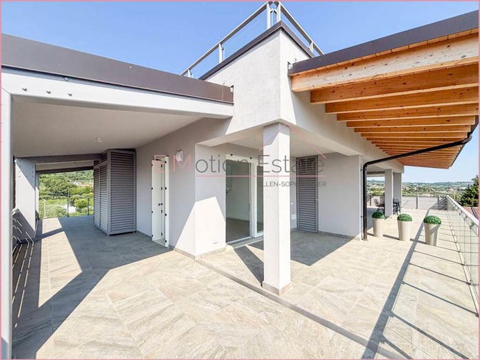 Casa quadrilocale in vendita in Via San Colombano, Centro, Bardolino