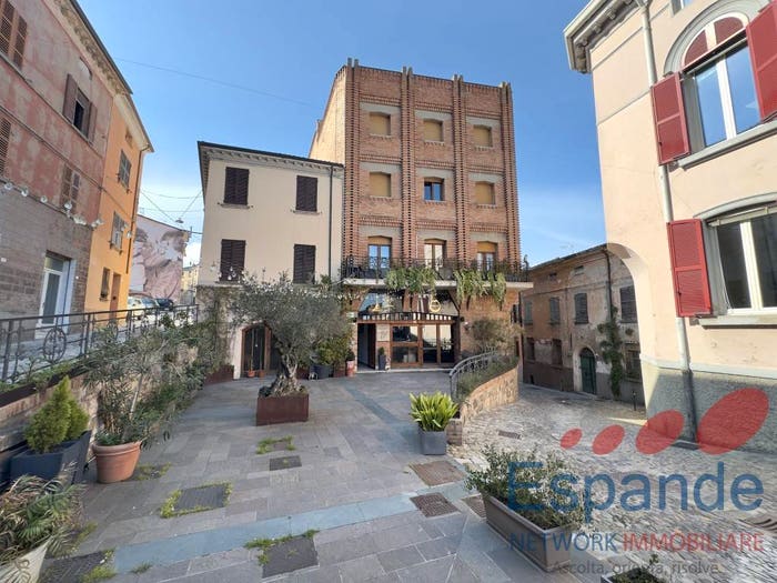 Casa con 6 locali in vendita in Bertinoro Piazza Della Libertà, Centro, Bertinoro