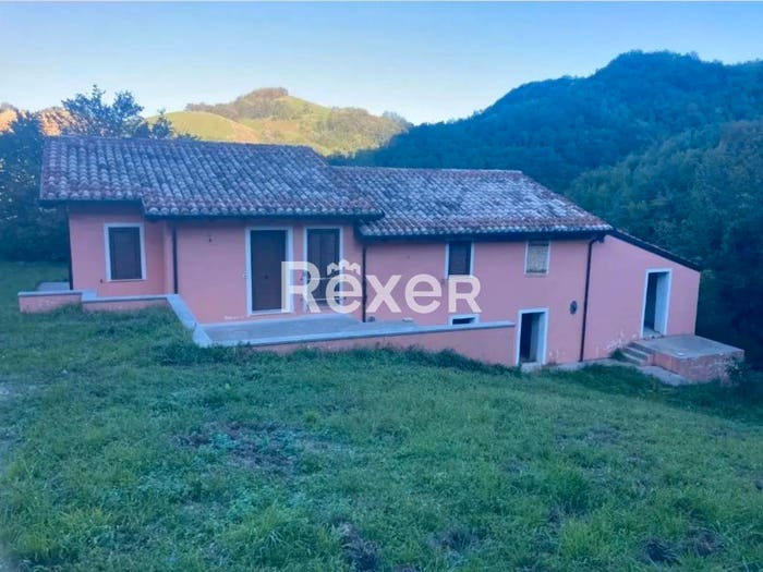 Casa trilocale in vendita in Via Santa Maria Del Poggio, Arsita