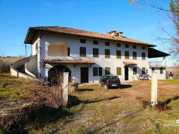 Casa con 6 locali in vendita in Regione San Giovanni, Canelli