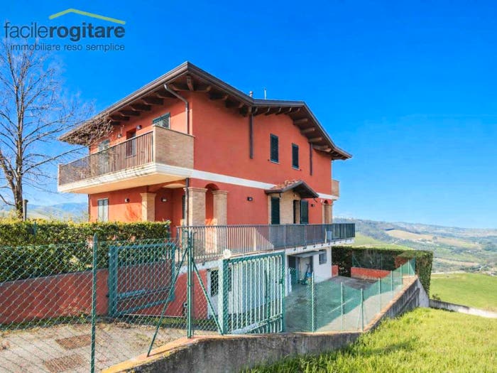 Appartamento con 6 locali in vendita in LUNGOMARE DANTE ALIGHIERI, Montescudo Montecolombo