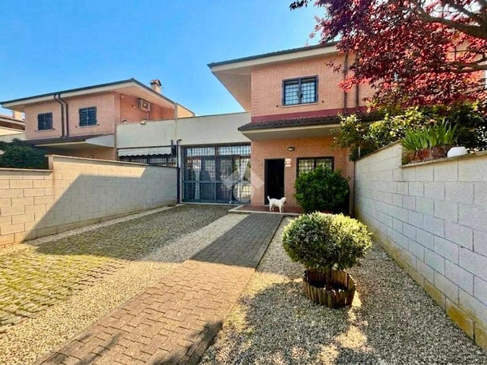 Casa con 5 locali in vendita in Via Francesco Lojacono, Acilia, Roma