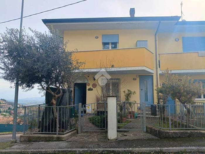 Appartamento trilocale in vendita in Via comanduccio, Montescudo, Montescudo Montecolombo