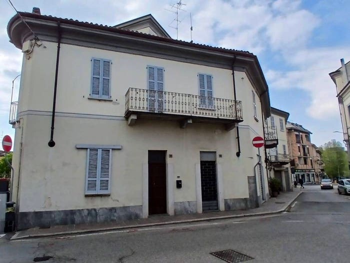 Casa quadrilocale in vendita in Via Carlo Cattaneo, Centro, Broni