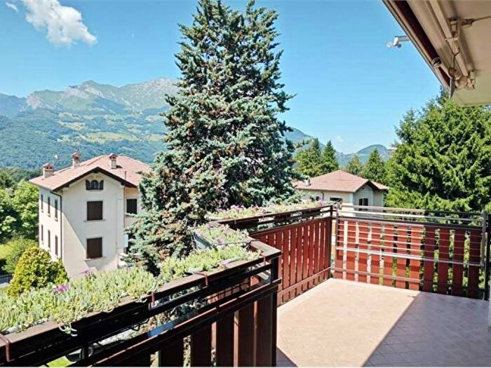 Appartamento quadrilocale in vendita in Via Luigi Corsi, Centro, Barzio