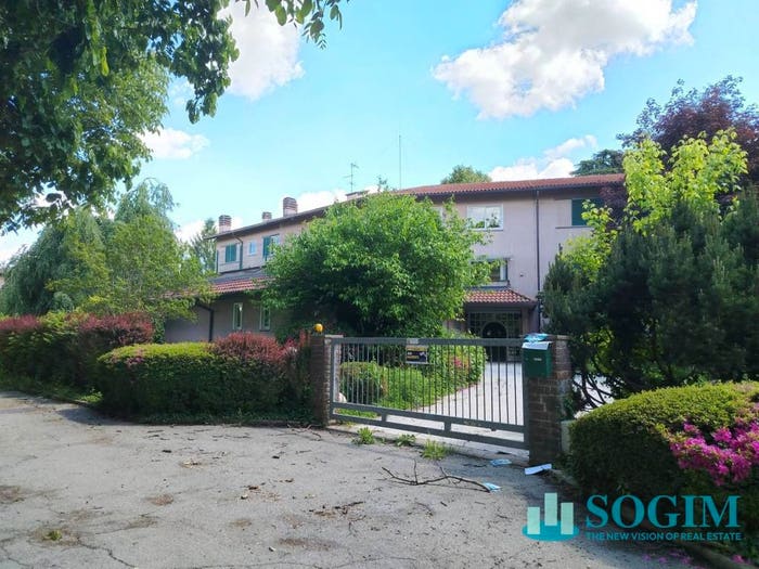 Casa con 6 locali in vendita in Via Madonna, Centro, Guanzate