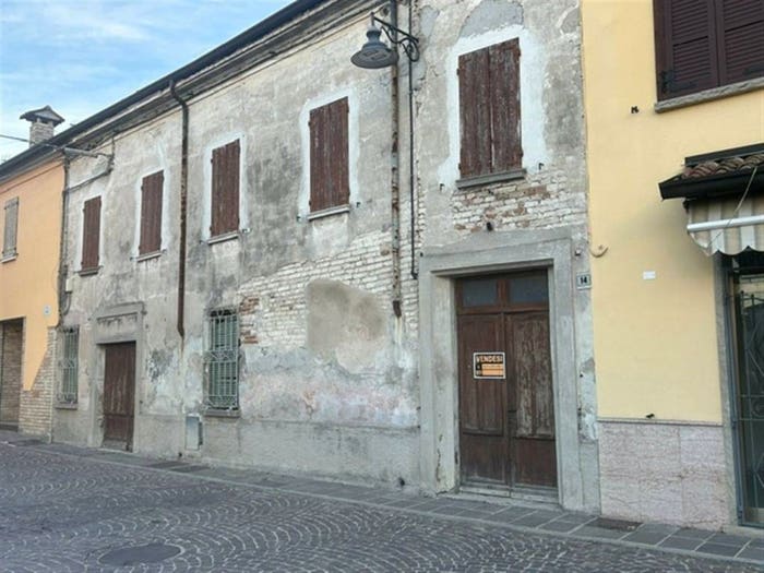 Casa con 6 locali in vendita in Via Roma, Piubega