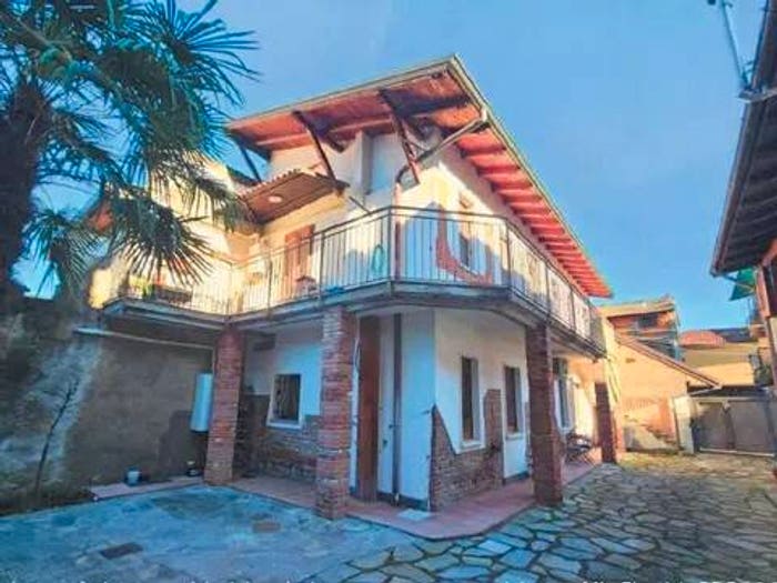 Casa trilocale in vendita in Via Monsignor Paleari, Pogliano Milanese