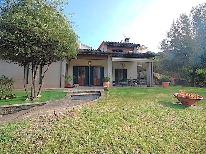 Casa con 6 locali in vendita in Via dei Pini, Centro, Nocera Umbra
