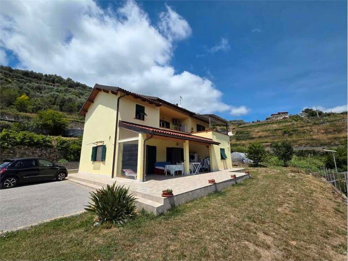 Casa con 6 locali in vendita in vicolo san bernardo SNC, Dolceacqua